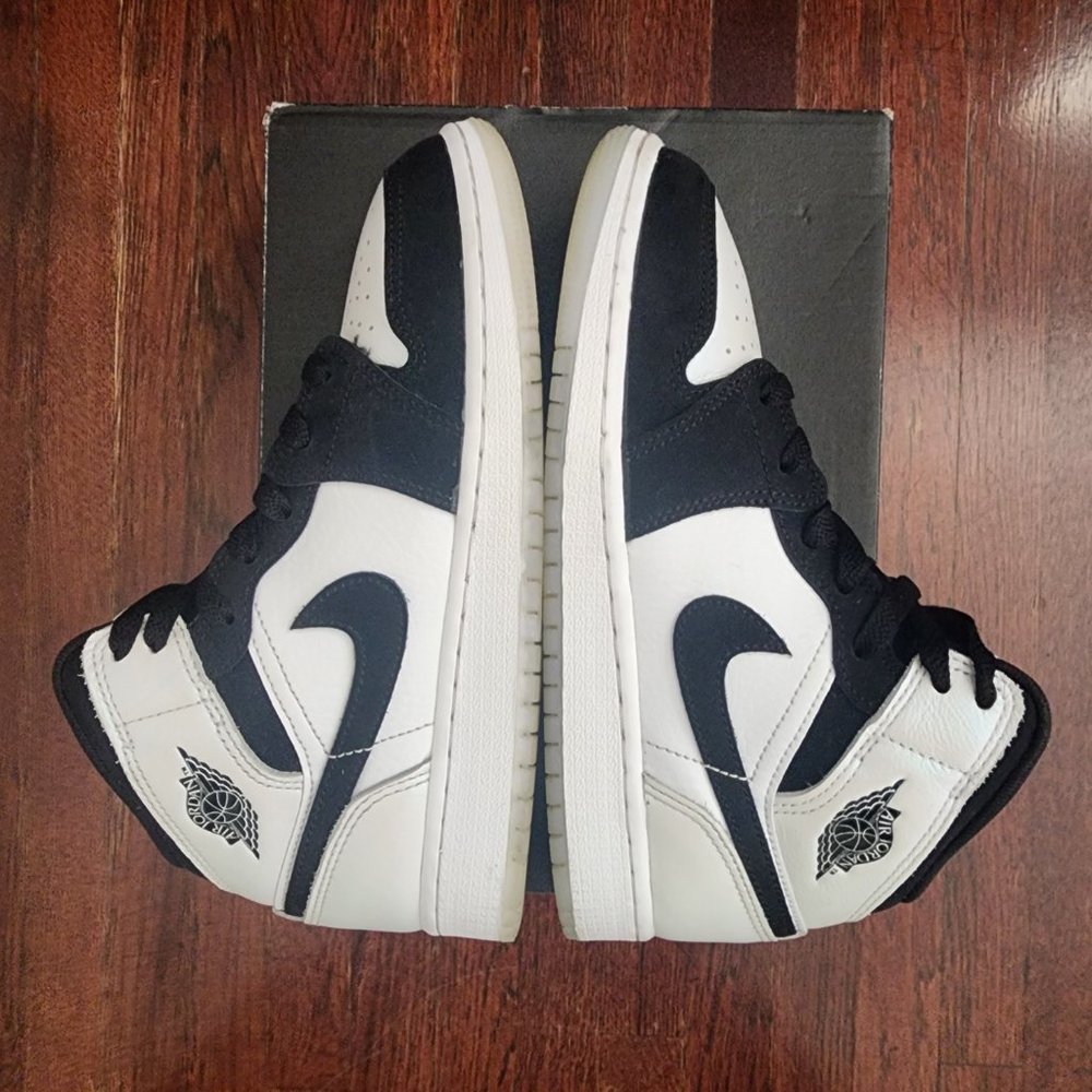 AIR JORDAN 1 MID SE GS SIZE 4.5 (Y) LIMITED EDITION!! - Picture 9 of 9